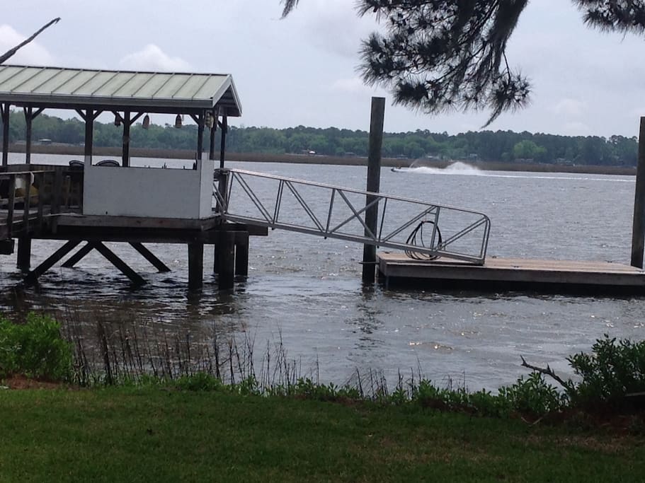 Floating dock has plenty of room for 2 boats. Your own private dock and dock house.