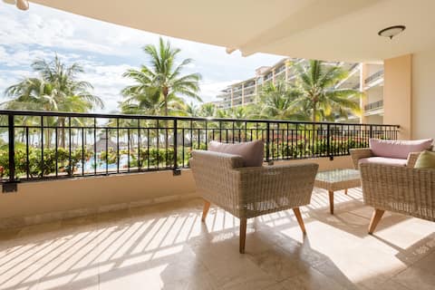 Modern 3 Bedroom Beachfront Paradise Sleeps 8