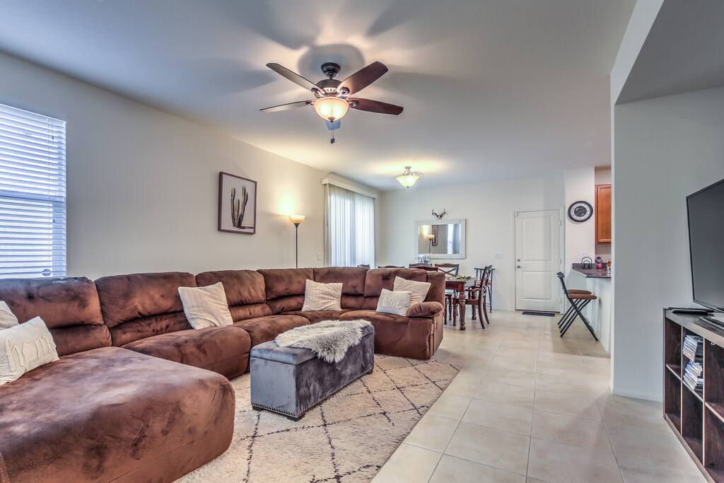 Living room/family room dining area
