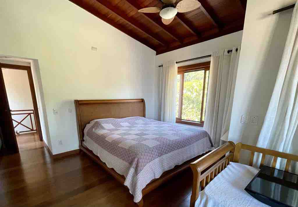 2 dormitorios. Suite. 
1 cama súper king y 2 individuales. 