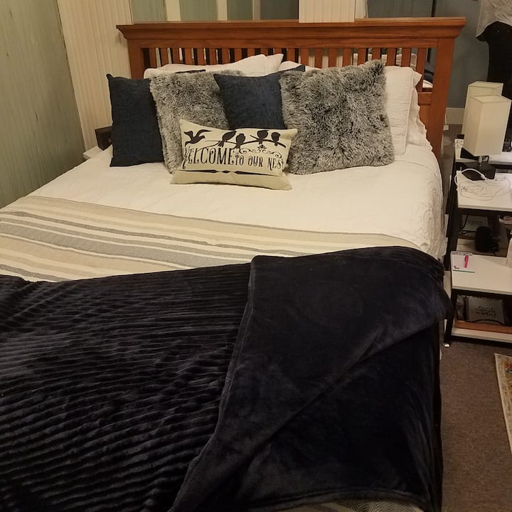 Удобен брачен кревет (широк 150-179 см) 