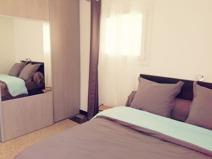 Chambre Douillette, Propre+ Petit Déjeuner Inclus! - Oyonnax