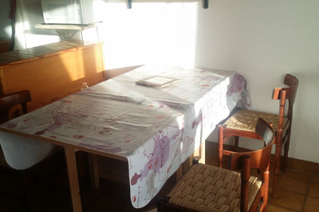 Table modulable de 2 à 6 personnes