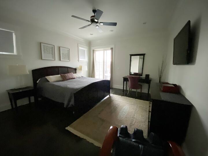 Chumba cha kulala cha Mwalimu na Balcony ya Nje