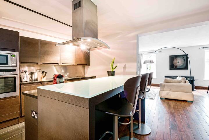 Shaftesbury Avenue Best Spot of Covent Garden gallery image 5