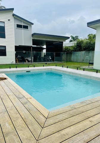 Coolum Beach Break + Granny Flat + pet friendly