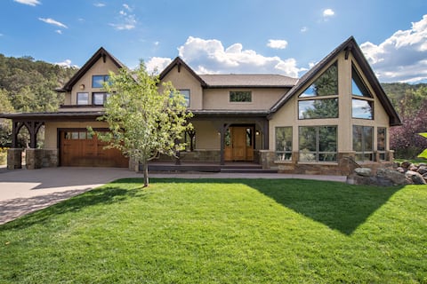 Luxury MTN Home w/ Hot Tub, Views & Near Skiing!