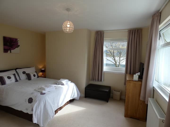 Голяма спалня с баня.