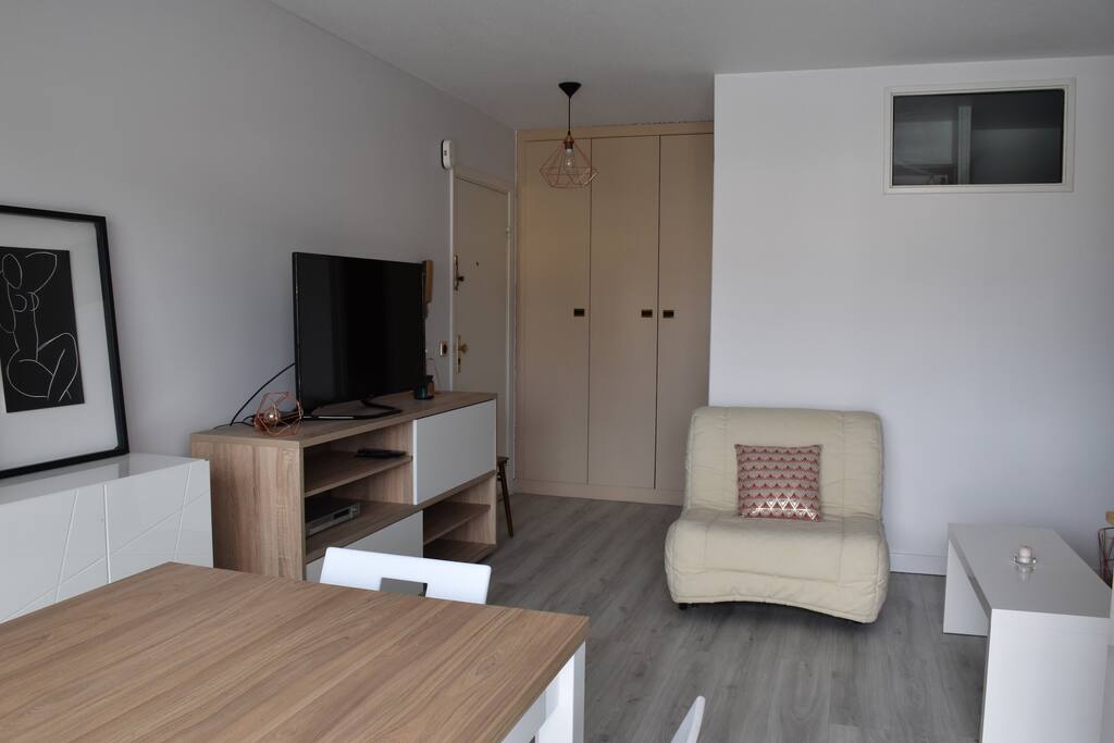 Dining table for 4 people