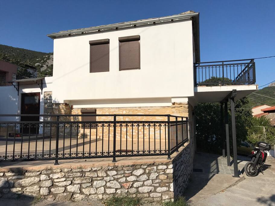 Exterior/ side of the house