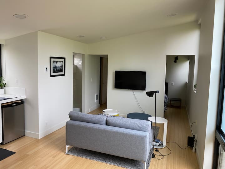 Nestled Modern Home, West Seattle - Seattle, WA