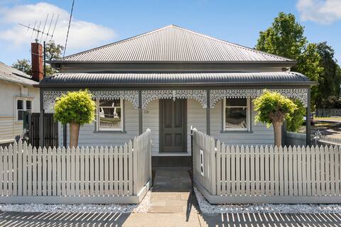 Harcourt House -Walk to CBD, next to Tennis Centre