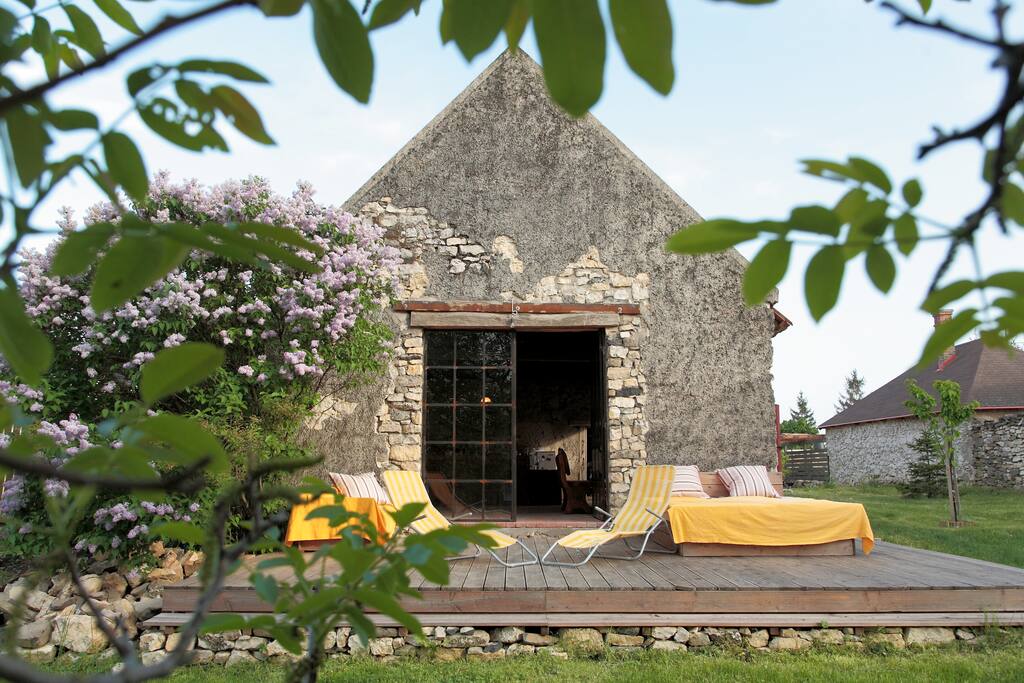 The terrace and the summer kitchen building