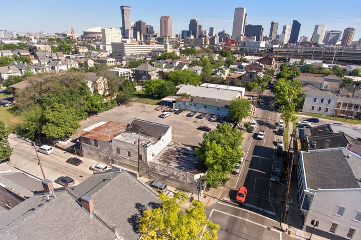 The King of Magazine 5 Bdrm Lower Garden District gallery image 3