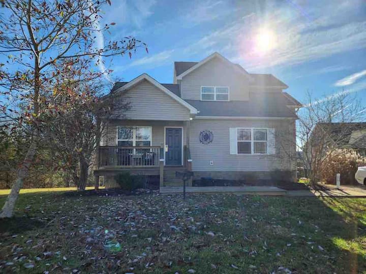 3 Bed / 3 bath cottage NEW Hot Tub Houses for Rent in Taylorsville