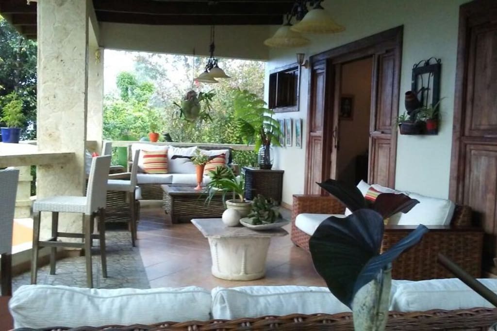 Living room of the balcony/Area de Estar del balcón