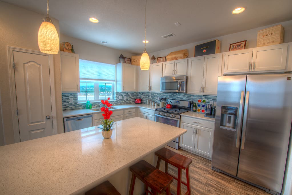 The light and bright kitchen is a natural gathering spot in the house - delicious food brings everyone together!