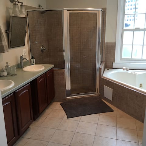 Romantic Jacuzzi Suite Orioles/Convention Center