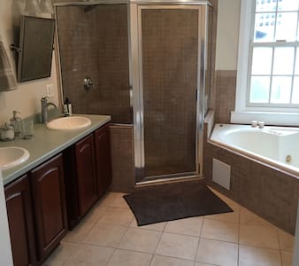 Romantic Jacuzzi Suite Orioles/Convention Center