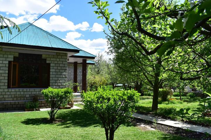 Elegant Two Bedroom Cottage Amidst Apple Orchard Cottages For