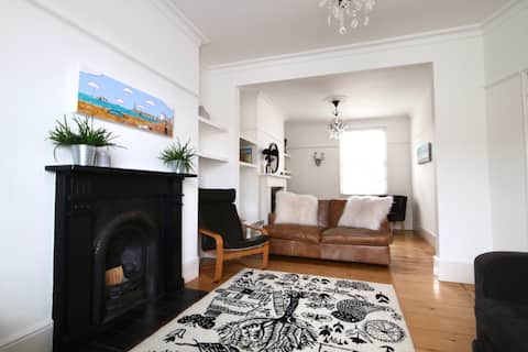 Popular Airbnb listing: Historic House mins to beach & harbour Ramsgate in Thanet