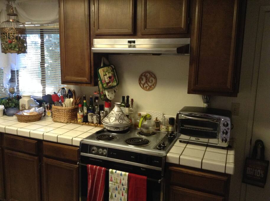 Compact but complete kitchen