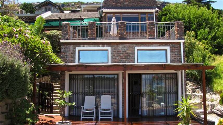 Tubular Swells Self Catering Guest House gallery image 3