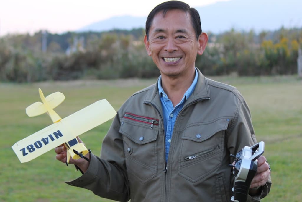 Hello.
I am Keiichirou Iwaki. I have a lot of hobbies, Paragliding,Flying R/C planes, Magic.