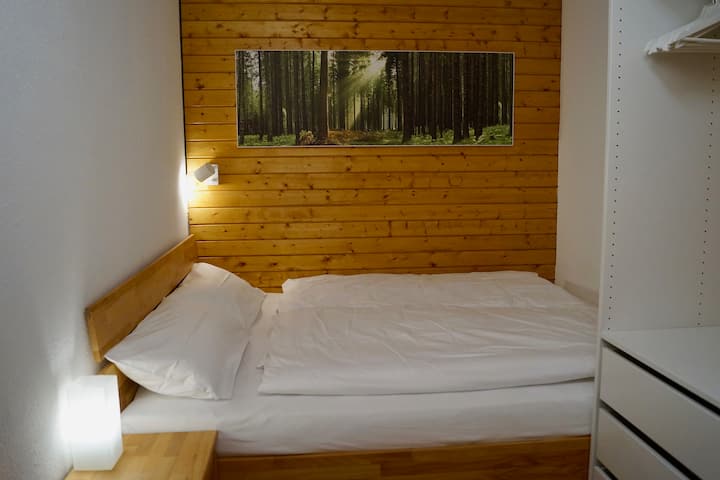 غرفة النوم - سرير مزدوج (160 × 200 سم)