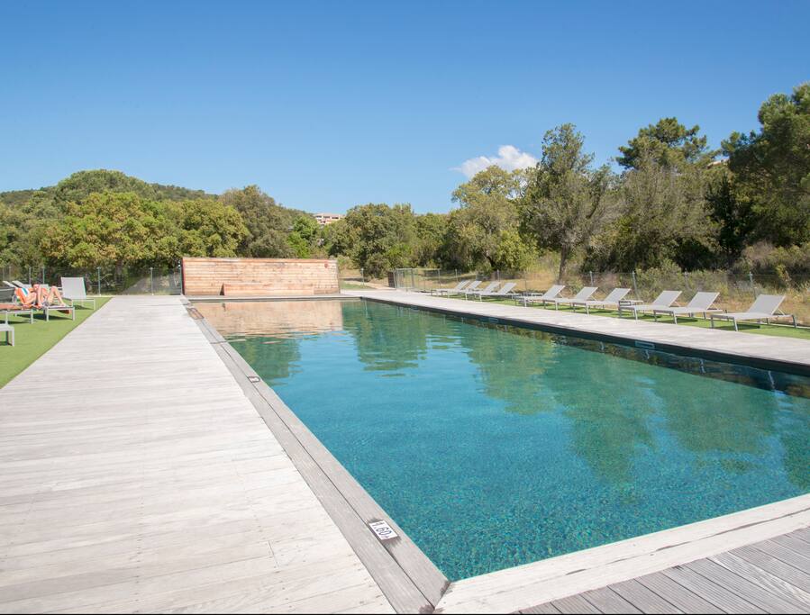 Piscine de 25 mètres chauffée de mi Avril à mi juin et de mi septembre à mi novembre