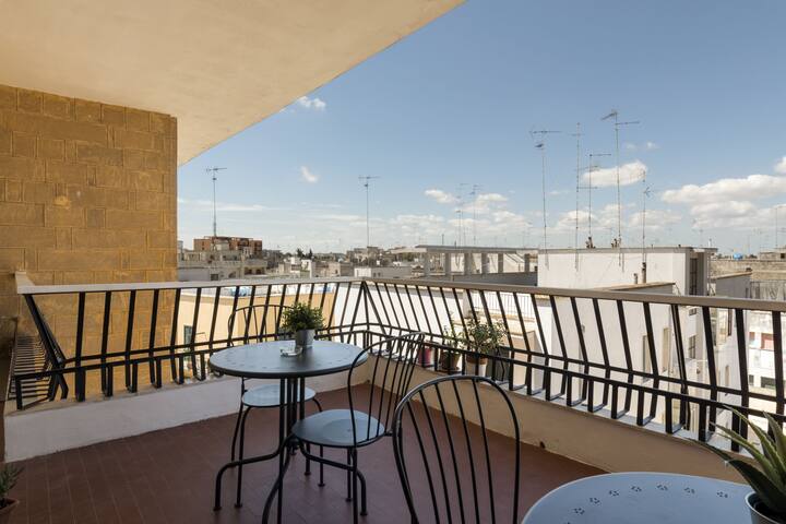 COZY APPARTMENT IDEALE PER MOVIDA E SMART WORKING gallery image 4