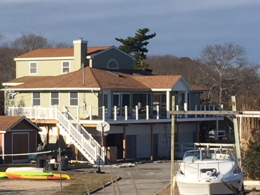 Breathtaking Waterfront Houses for Rent in Mastic Beach, New York