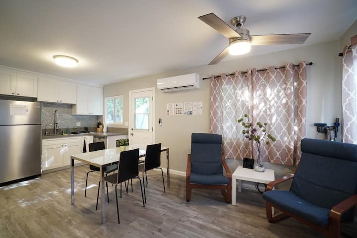 3 Rooms, King,  Queen, Laundry, Parking