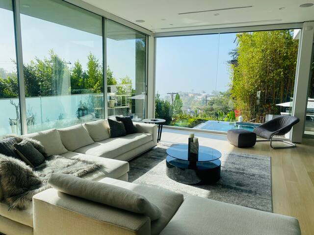 Luxury Hollywood Hills Villa | Spectacular View gallery image 3