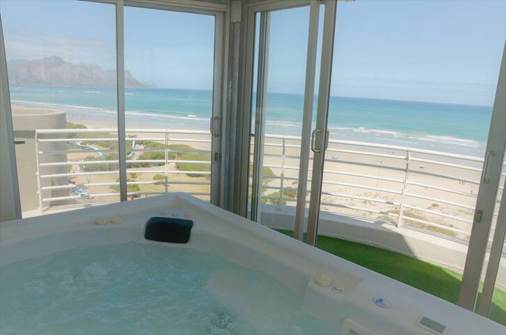 Awesome Beachfront Penthouse gallery image 2