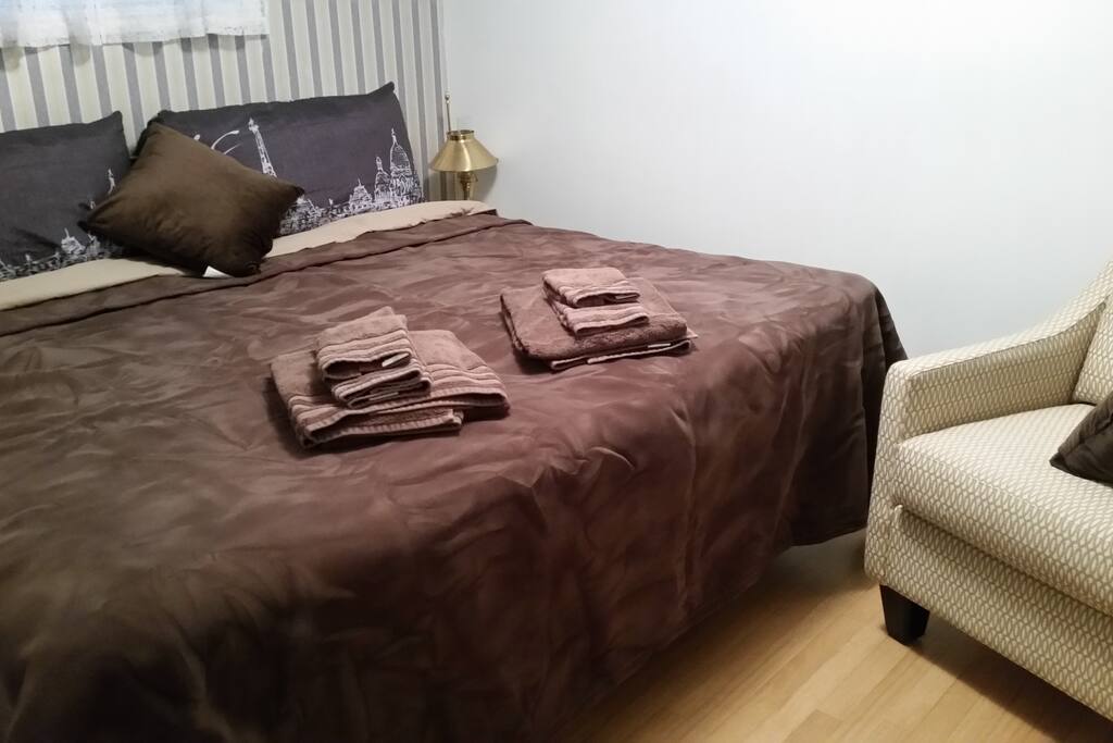 King/Twin Bedroom
