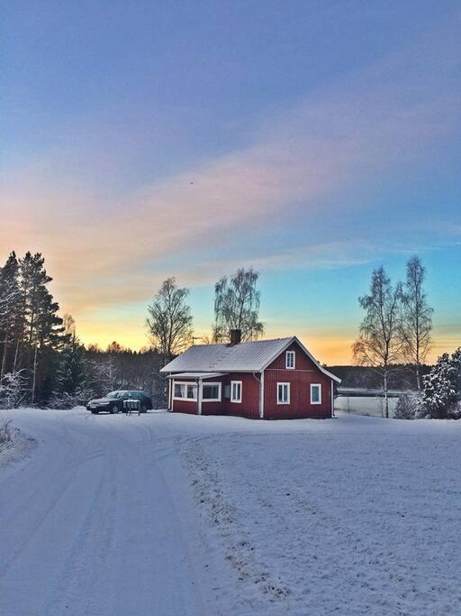 Stugan i vinterskrud
