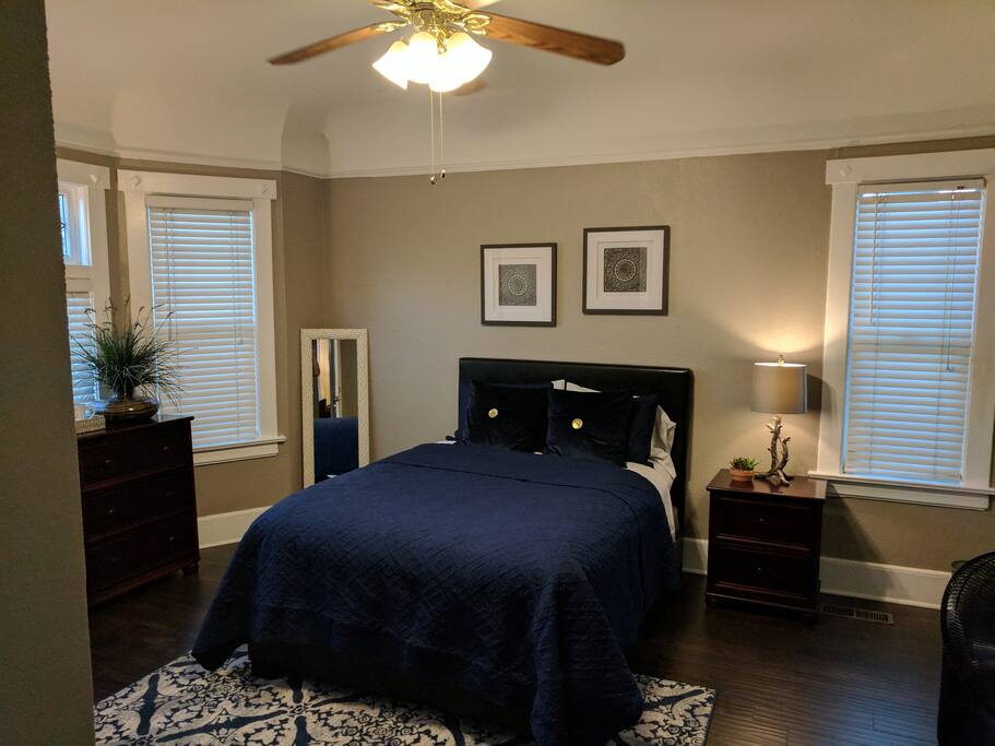 Full Size bed (comfortable)