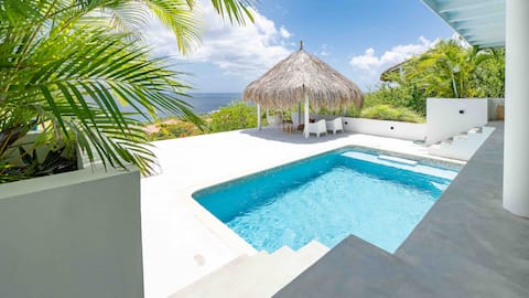 Luxury beach villa with pool and beautiful sea view