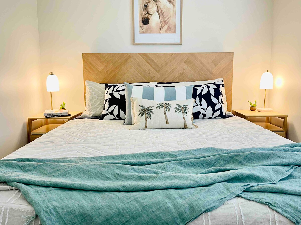 2nd Bedroom - Queen Bed