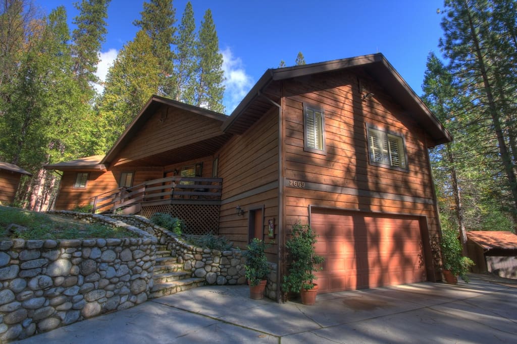 Spacious Driveway