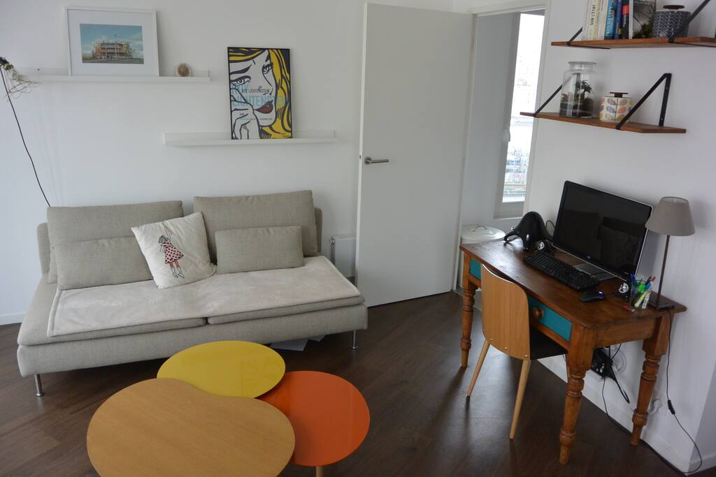 Le salon, vu de l'autre coté / The living room, from the other side!