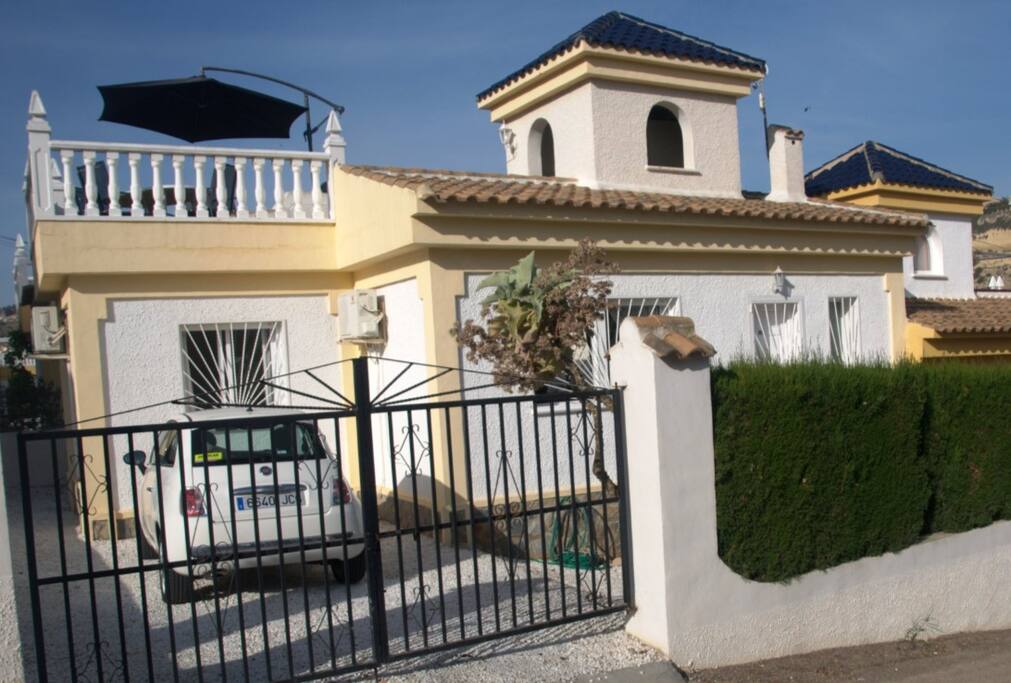 Villa Set in a Quaint & Quiet Cul-de-Sac