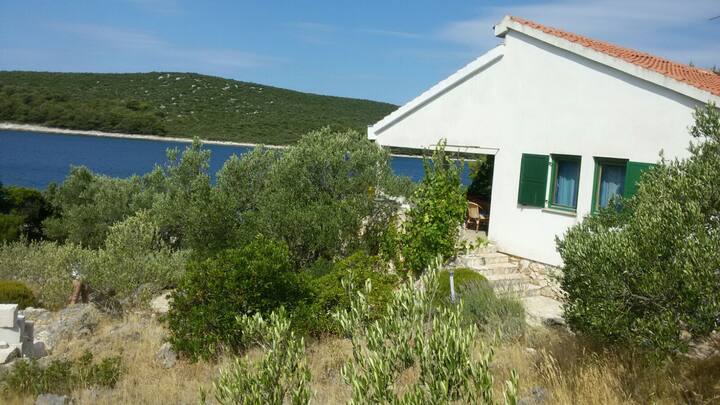 Seafront Robinson Villa & Private Beach
