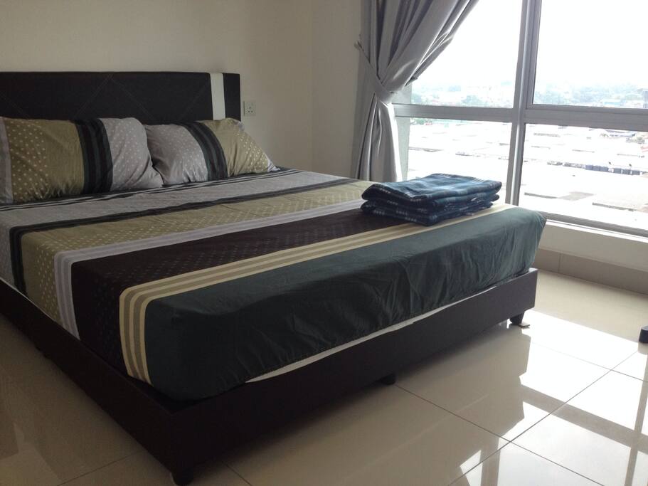 Second bedroom with ceiling fan, air-cond and a queen size bed.