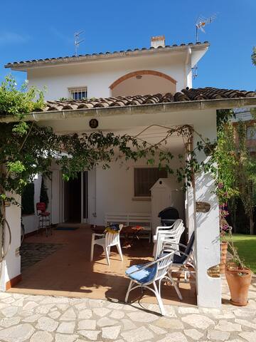 A house with pool and a view on the sea gallery image 3