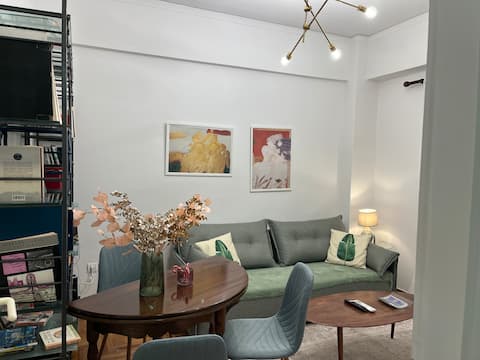 Top performing Airbnb: Alex’s home next to laiko in ΑΓΙΟΣ ΘΩΜΑΣ