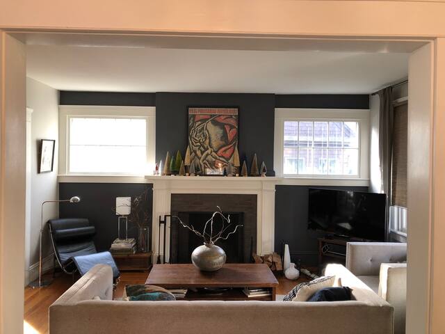 Lovely 4 BDRM Providence home near Brown, RISD gallery image 2