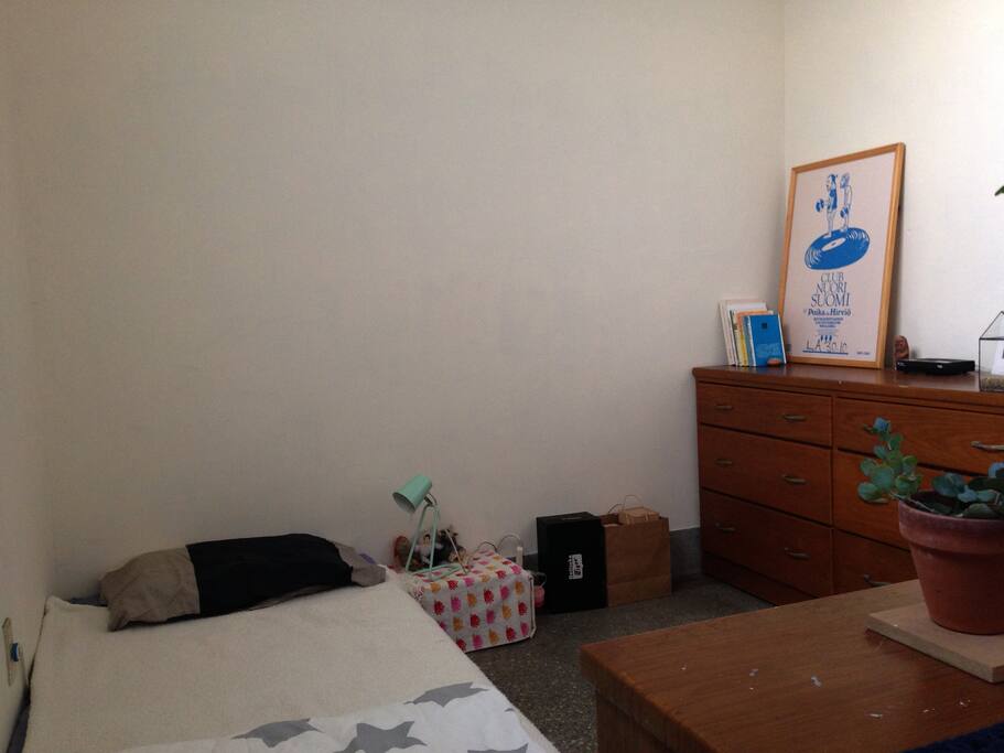 臥室角度2 | bright bedroom shot from another side