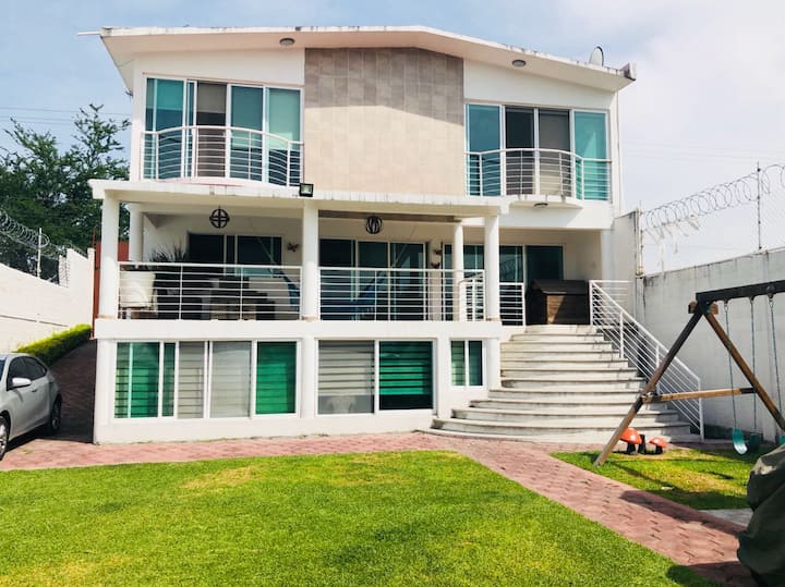 Hermosa casa en Tequesquitengo muy amplia. Cabañas en renta en Morelos, Morelos, México Airbnb